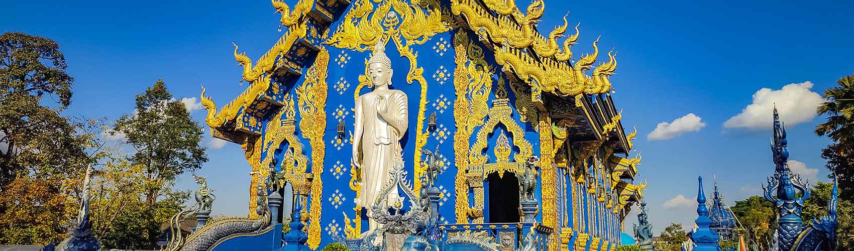 Wat Rong Suea Ten à Chiang Rai en Thaïlande