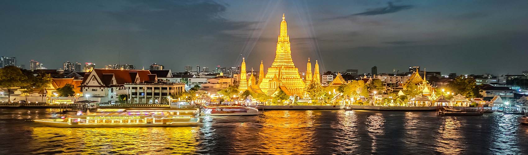 Le temple wat Arun à Bangkok en Thaïlande